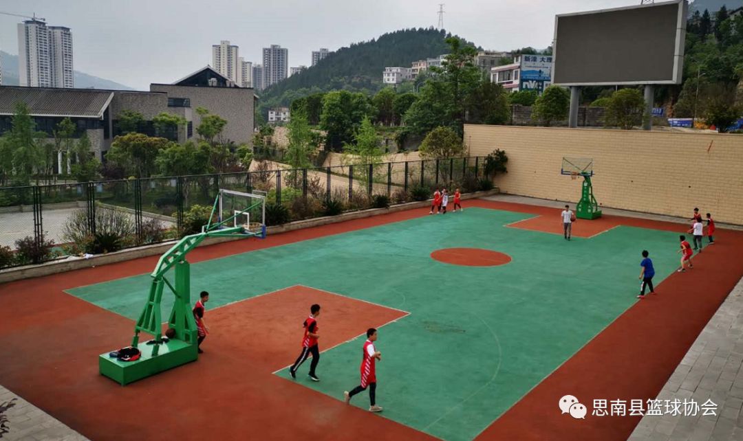 刻苦训练篮球时如何避免受伤的建议_1